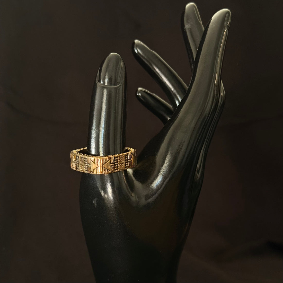 Etched Geometric Thumb Ring