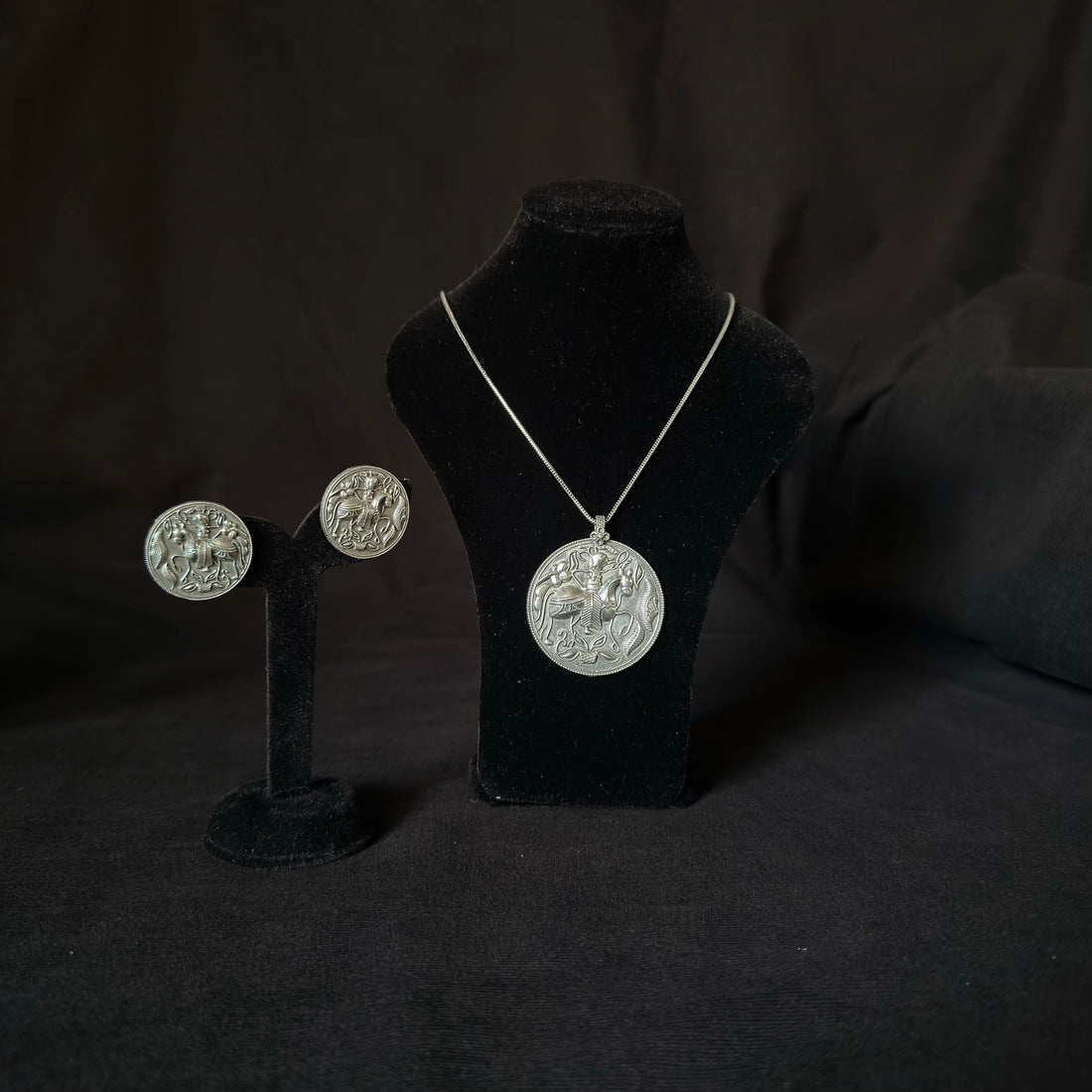 Rider Medallion Necklace Set