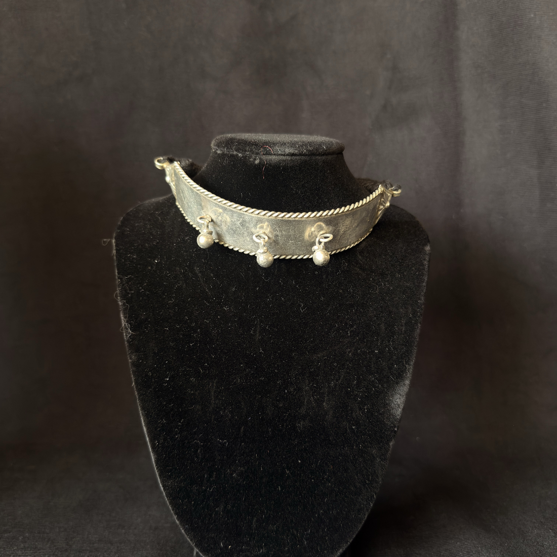 Oxidized brass minimal three-drop choker necklace
