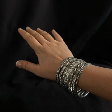 Embossed Bangles Stack