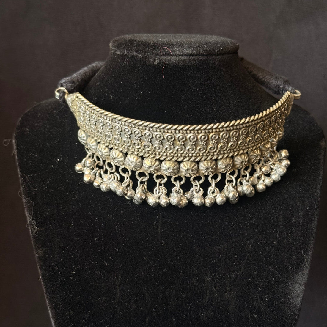 Floral Bell-Fringe Choker