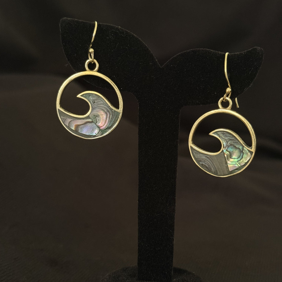 Round brass wave earrings with abalone shell