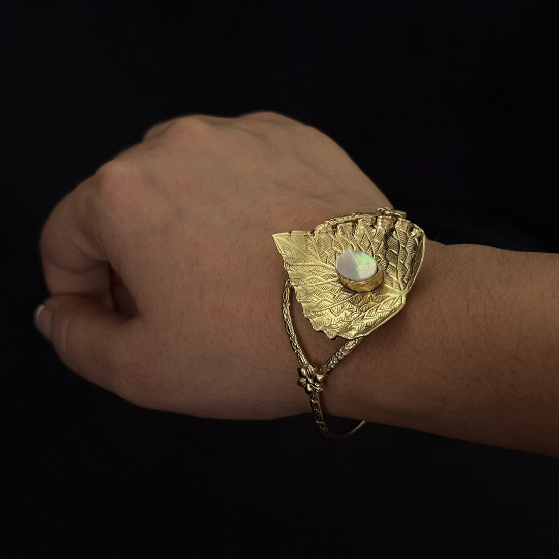 Leaf bracelet with iridescent white stone