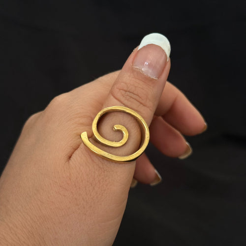 Open spiral thumb ring in warm gold tone