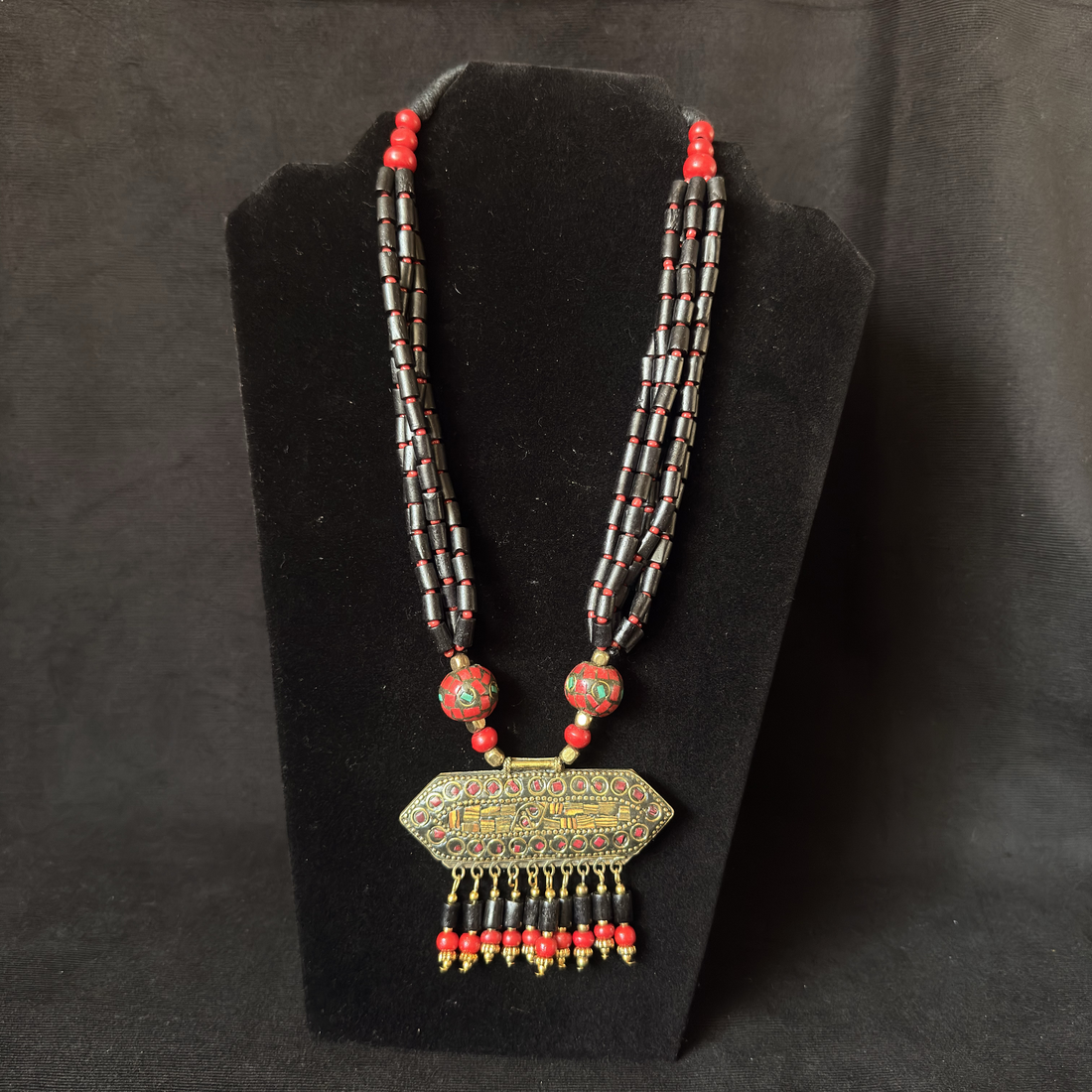 Black red bead multistrand pendant necklace